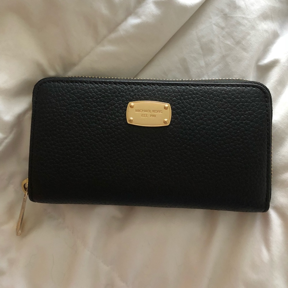SOLD Brand New Michael Kors Authentic Wallet